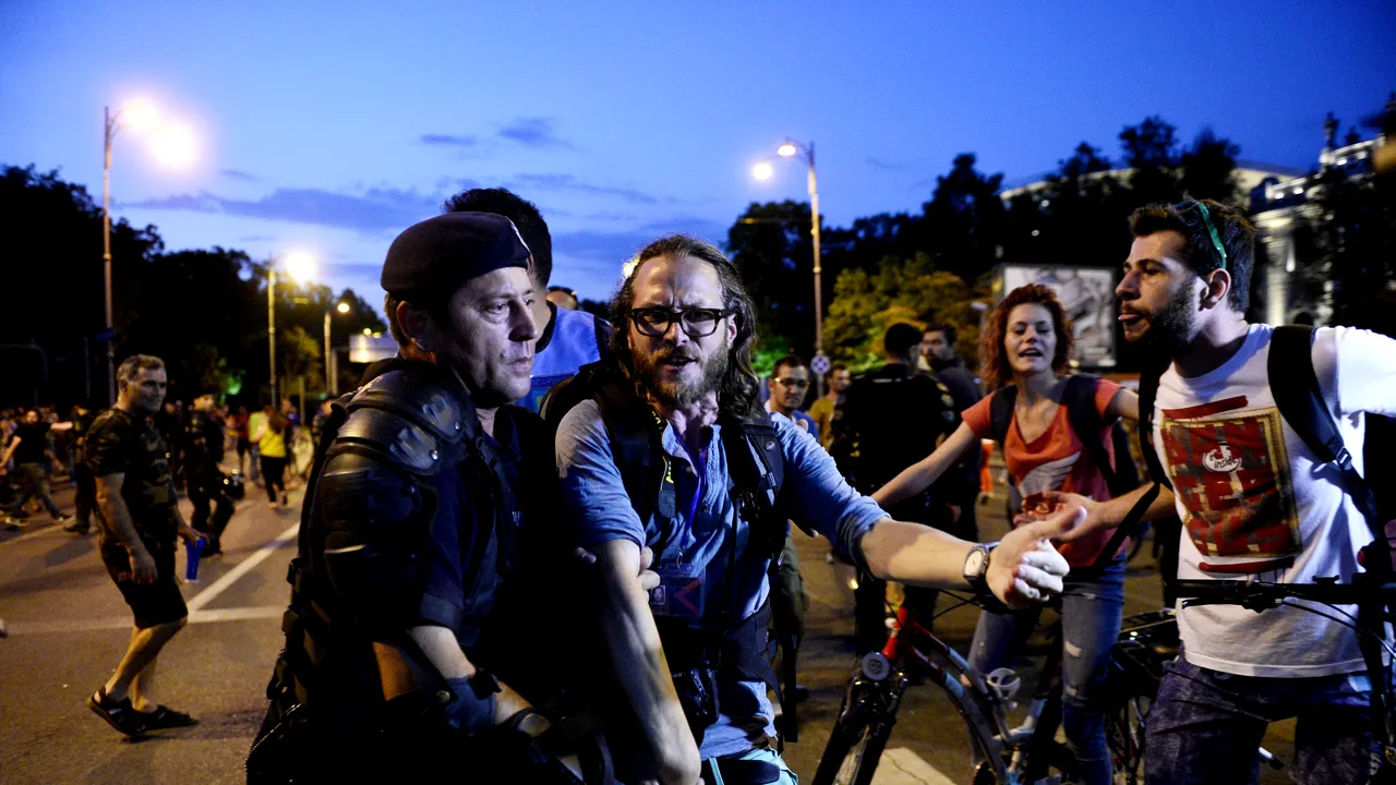 Jurnalistul german ridicat de Jandarmerie în timpul protestelor de miercuri seară, amendat cu 500 de lei /  Reacţia lui Paul Arne Wagner 