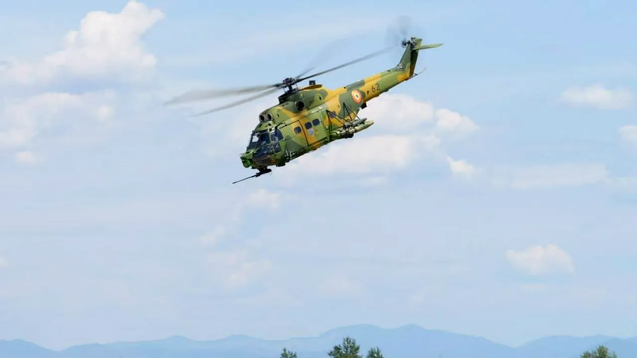 Naufragiul de la Sf.Gheorghe. Elicopter al Forţelor Aeriene Române, în misiune de căutare pe mare