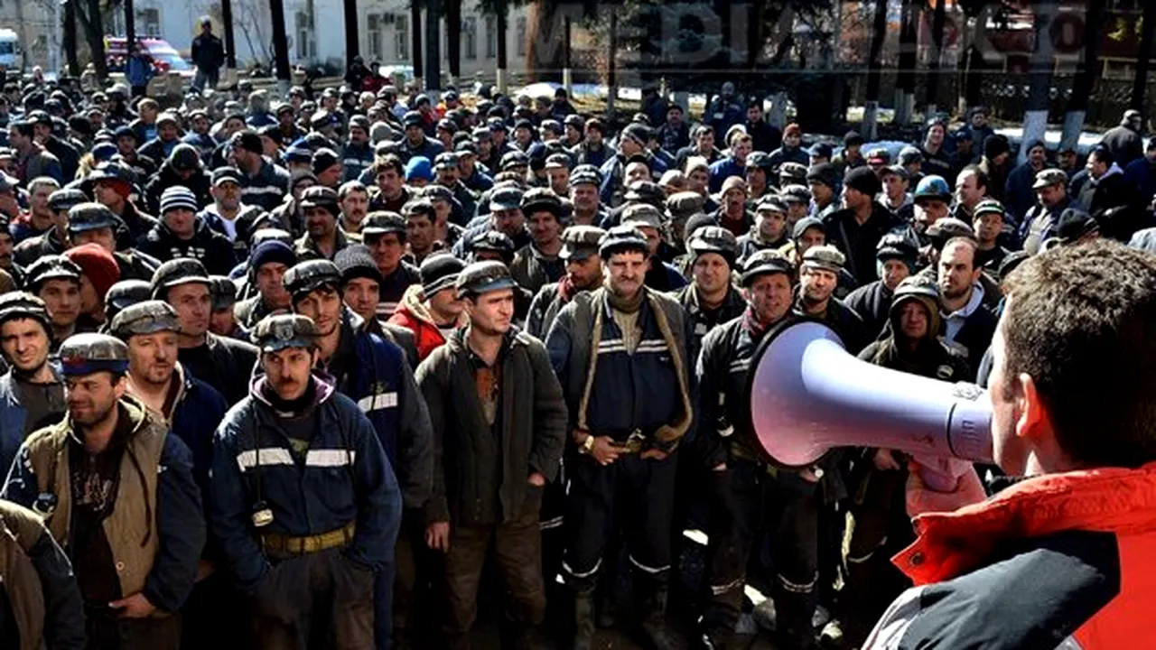 A treia zi de proteste în Valea Jiului: Peste 5.000 de mineri sunt în curtea CNH