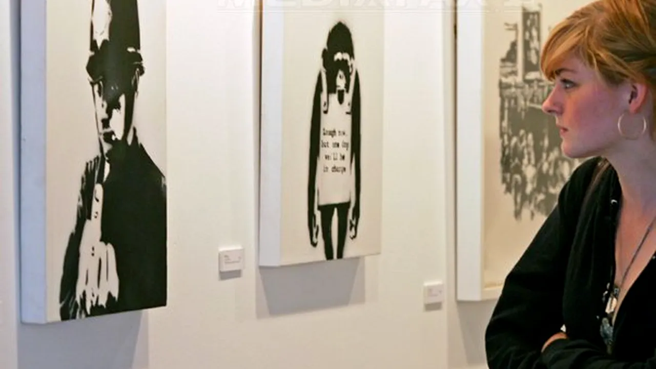 Desene de Banksy, vândute la licitaţie cu aproape 580.000 de euro