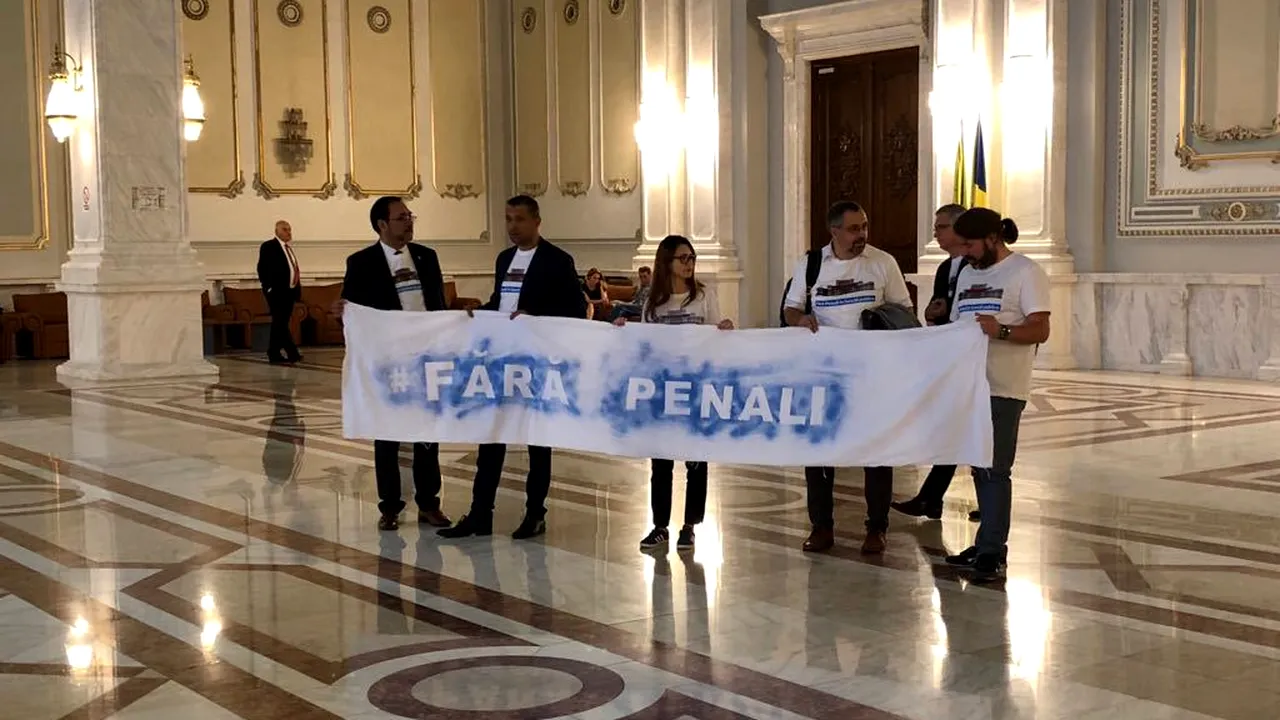 USR a depus în Parlament toate semnăturile necesare iniţiativei 