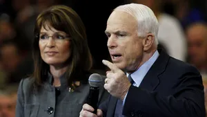 John McCain lansează operaţiunea de seducere a electoratului feminin