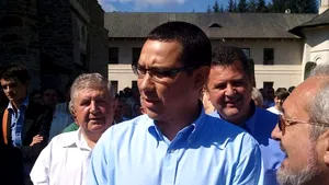 Peste 25.000 de credincioşi, la hramul Mănăstirii Putna. Printre participanţi, Ponta şi Flutur