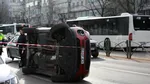 Accident grav lângă Spitalul Colentina. Șase mașini au fost implicate, una s-a răsturnat