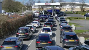 Prețul motorinei bate recordul din 2022 în Marea Britanie. Ce se întâmplă pe piața carburanților