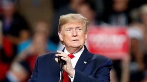 Pizza, cartofii prăjiţi şi hamburgerii revin în meniul şcolilor din SUA. Ordinul lui Trump a anulat directivele lui Michelle Obama