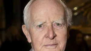 Scriitorul John le Carre, cunoscut pentru romanele sale de spionaj, a murit la vârsta de 89 de ani