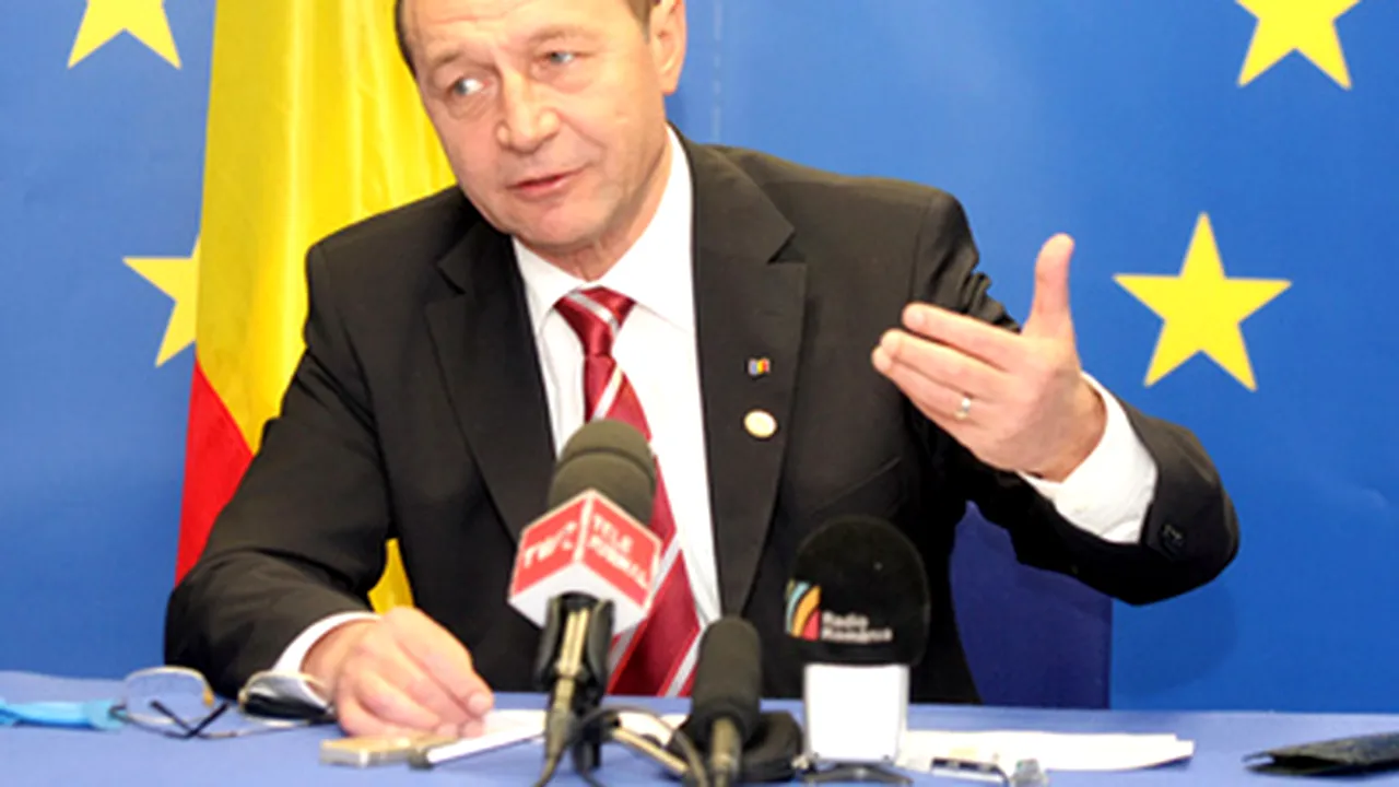 Băsescu susţine prag electoral de 10% şi existenţa a două mari partide