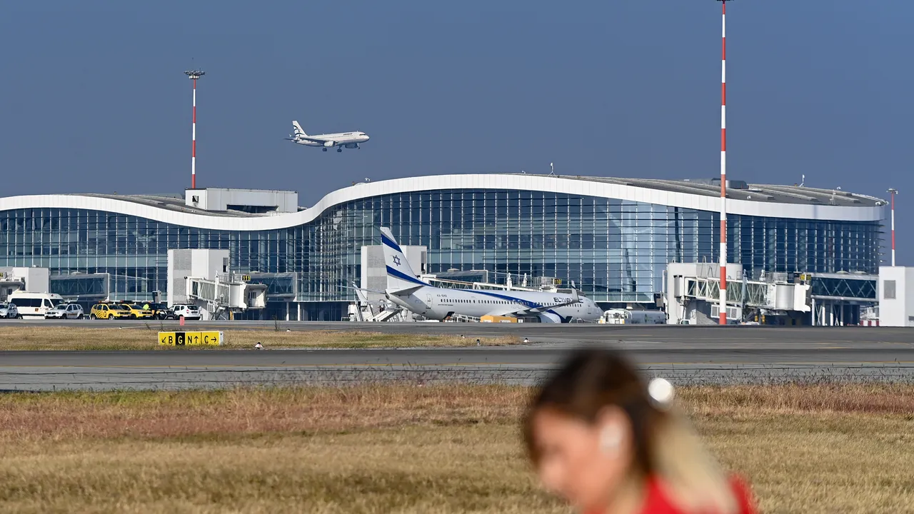 Aproape 25 de milioane de pasageri, în 2023, pe aeroporturile din ţară, plus 17% faţă de 2022
