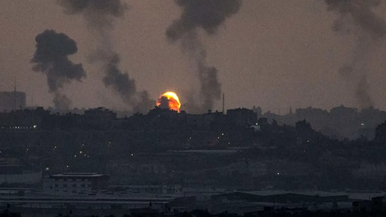 Bilanţul raidurilor aeriene israeliene în Fâşia Gaza a ajuns la 213 morţi