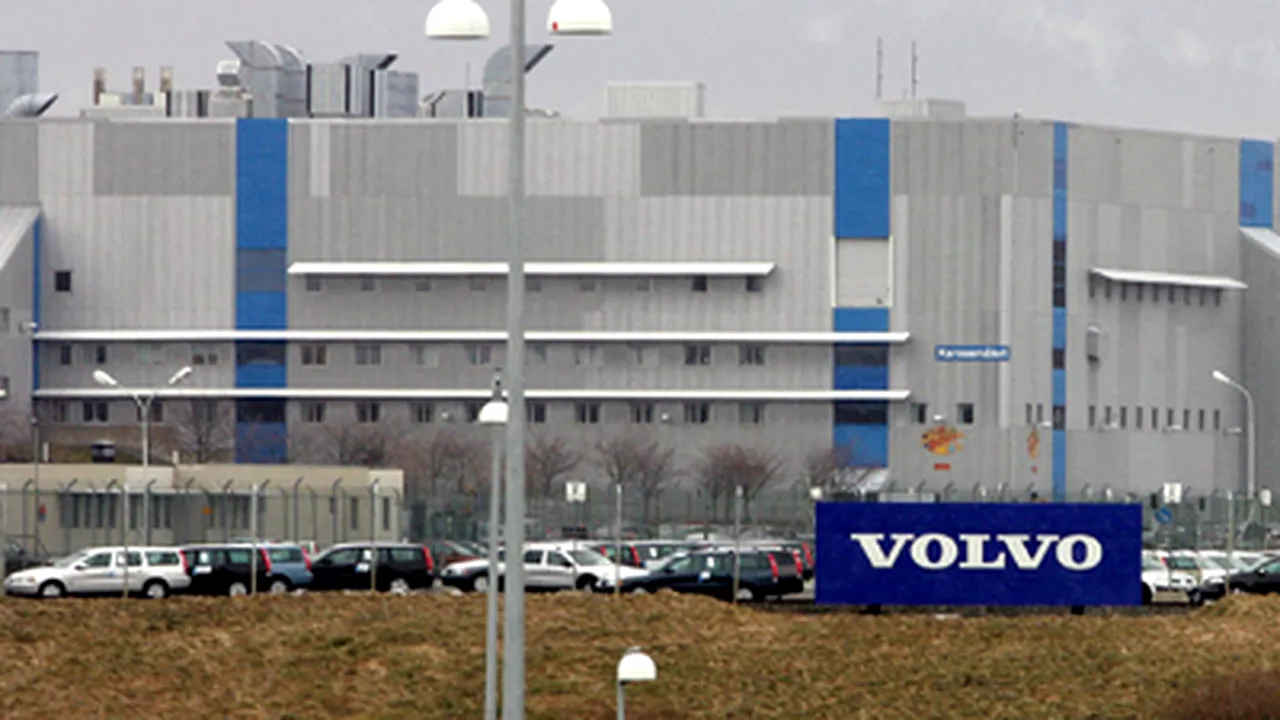 Volvo recheamă 26.000 de autovehicule pentru schimbarea unui program electronic
