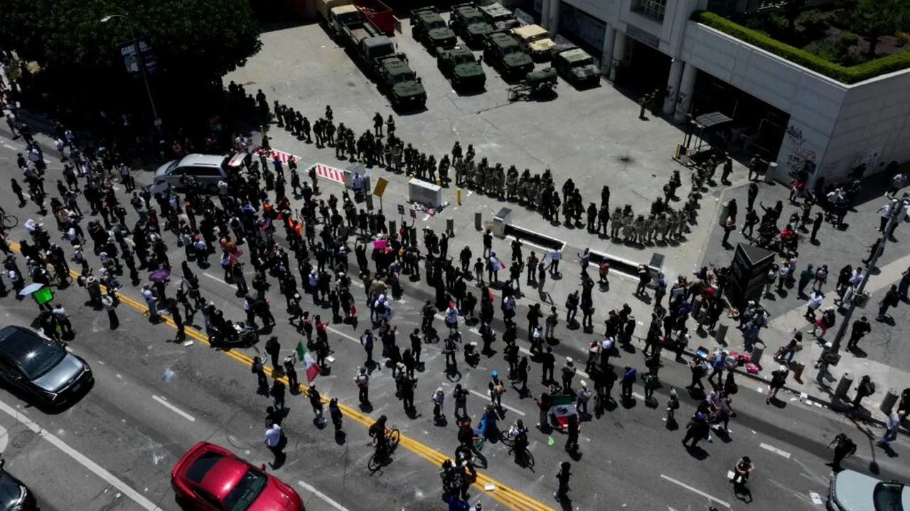 Administrația Trump trimite pușcași marini în Los Angeles și intensifică raidurile împotriva imigranților fără posibile documente