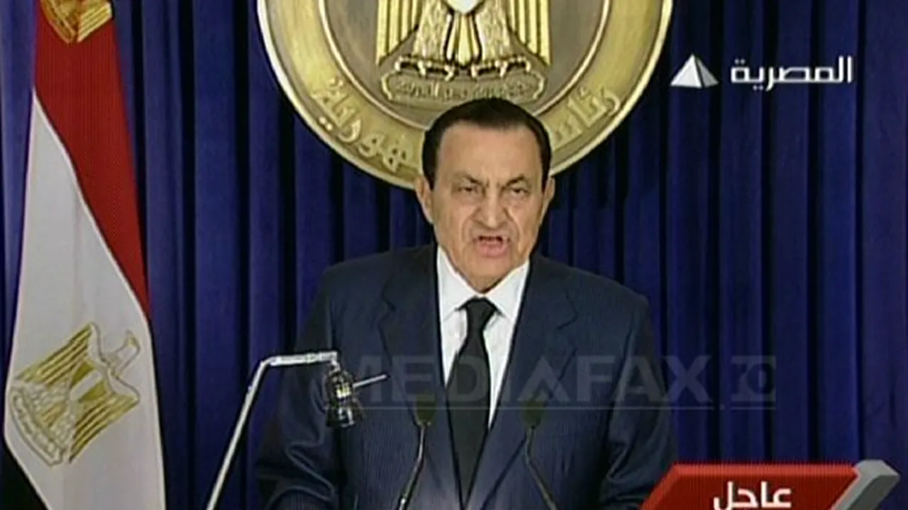 Hosni Mubarak promite creşterea salariilor şi pensiilor