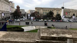 30 de ani de la Revoluţie. Tunelurile Securităţii şi biroul dictatorului Nicolae Ceauşescu, luate cu asalt de sute de oameni. VIDEO