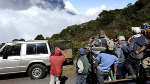 Aeroportul din San Jose, închis din cauza unor erupţii ale vulcanului Turrialba