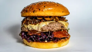 Marmeladă de bacon: secretul celor mai delicioși hamburgeri, dezvăluit de un bucătar spaniol