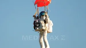 Nou record pentru salt în cădere liberă de la cea mai mare altitudine, stabilit de un şef al Google - FOTO, VIDEO