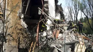 Explozie în Roma. Un bărbat a fost scos în viaţă după ce o clădire s-a prăbuşit