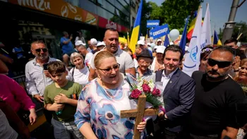 GALERIE FOTO București: Două marșuri antagonice ideologic, într-o zi simbolică pentru lumea creștină – Sâmbăta Morților și pre-ziua sărbătorii Pogorârii Sfântului Duh