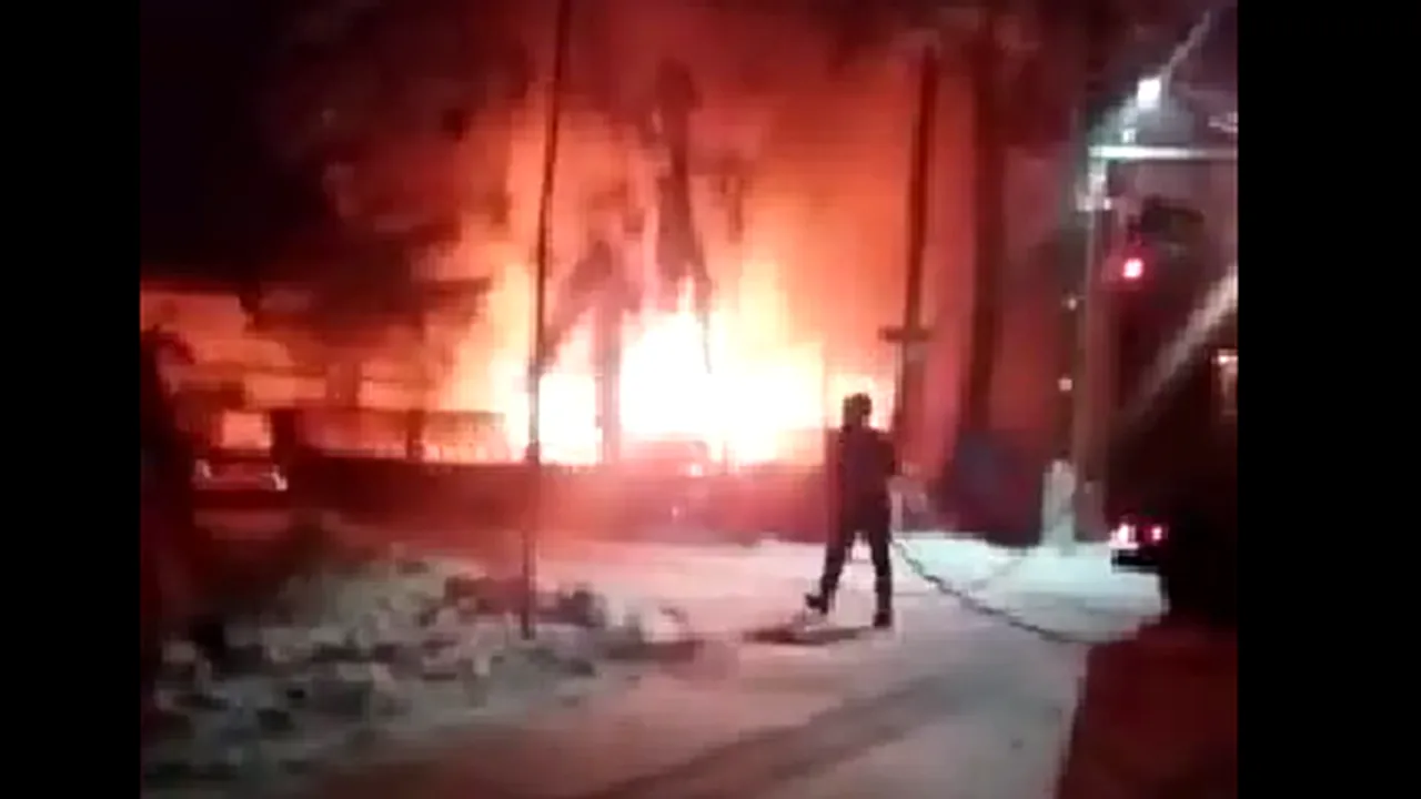 VIDEO O ambulanţă a luat foc în curtea staţiei, după ce a sosit de la urgenţa medicală