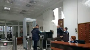 Mircea Negulescu a chemat poliţia la Parchetul General ca să fie apărat de jurnalişti. Fostul procuror DNA acuză un cameraman de agresiune