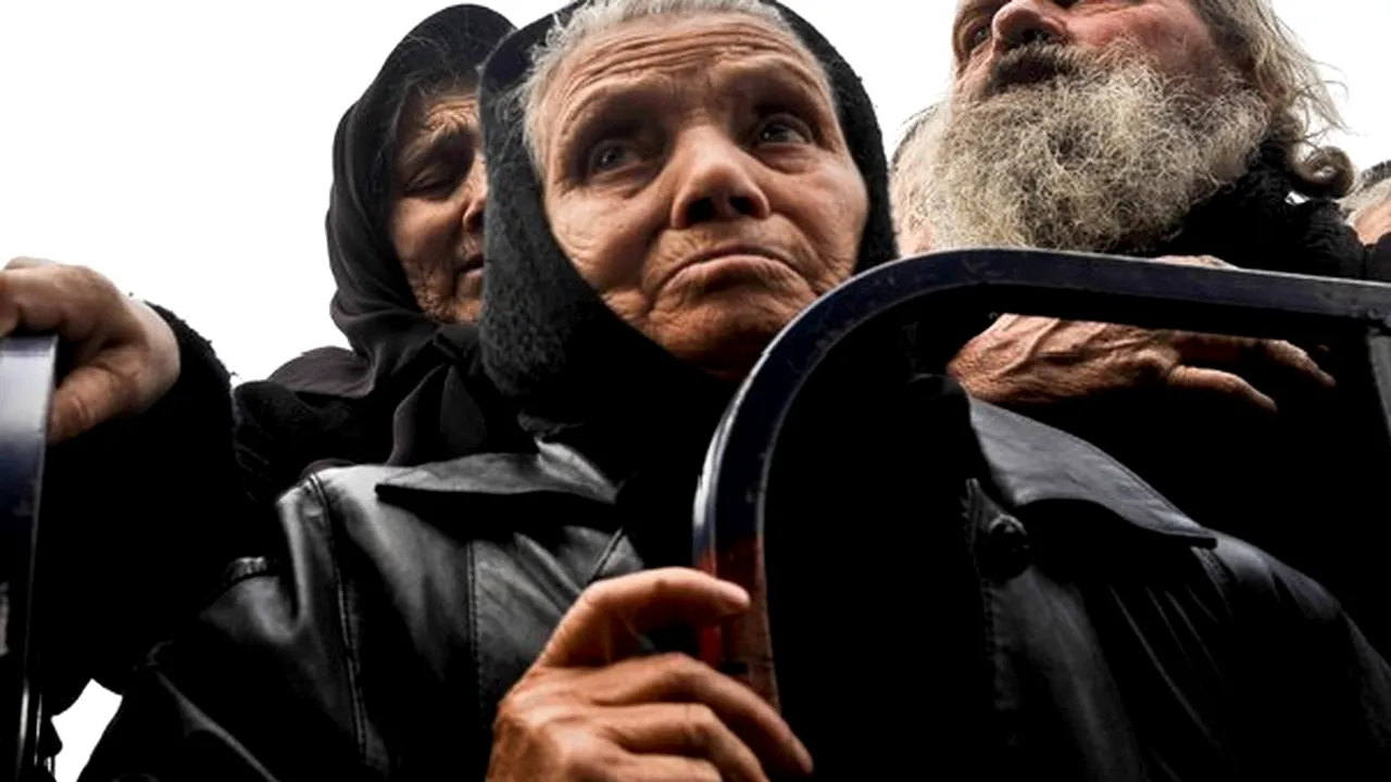 Mii de credincioşi au participat Sf. Liturghie oficiată la Mănăstirea 