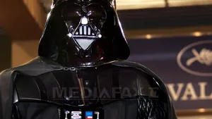 Un costum de Darth Vader din 