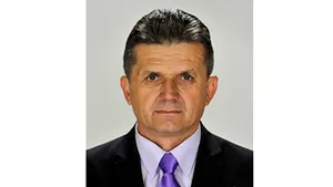 Un senator cere expunerea la intrările Palatului Parlamentului a 