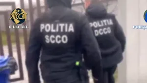 Polițist de frontieră reținut după ce ar fi racolat o fată de 17 ani pentru prostituție