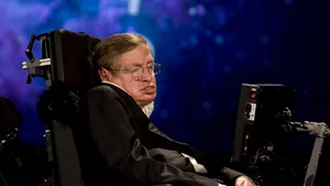 Stephen Hawking, spitalizat de urgenţă luni, se simte bine