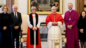 Papa Leon și Sarah Mullally, prima întâlnire oficială la Vatican. Un nou pas în relațiile dintre Biserica Catolică și Biserica Anglicană