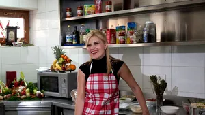 Elena Udrea: M-am căsătorit de ziua mea. Practic, soţul a vrut să scape de un rând de cadouri, le-a comasat - GALERIE FOTO