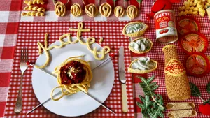 Paste, salam, înghețată și tiramisu tricotate. Restaurantul unde toată mâncarea este croșetată și cusută