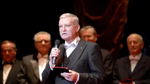 Ansamblul de Muzică Tradiţională 