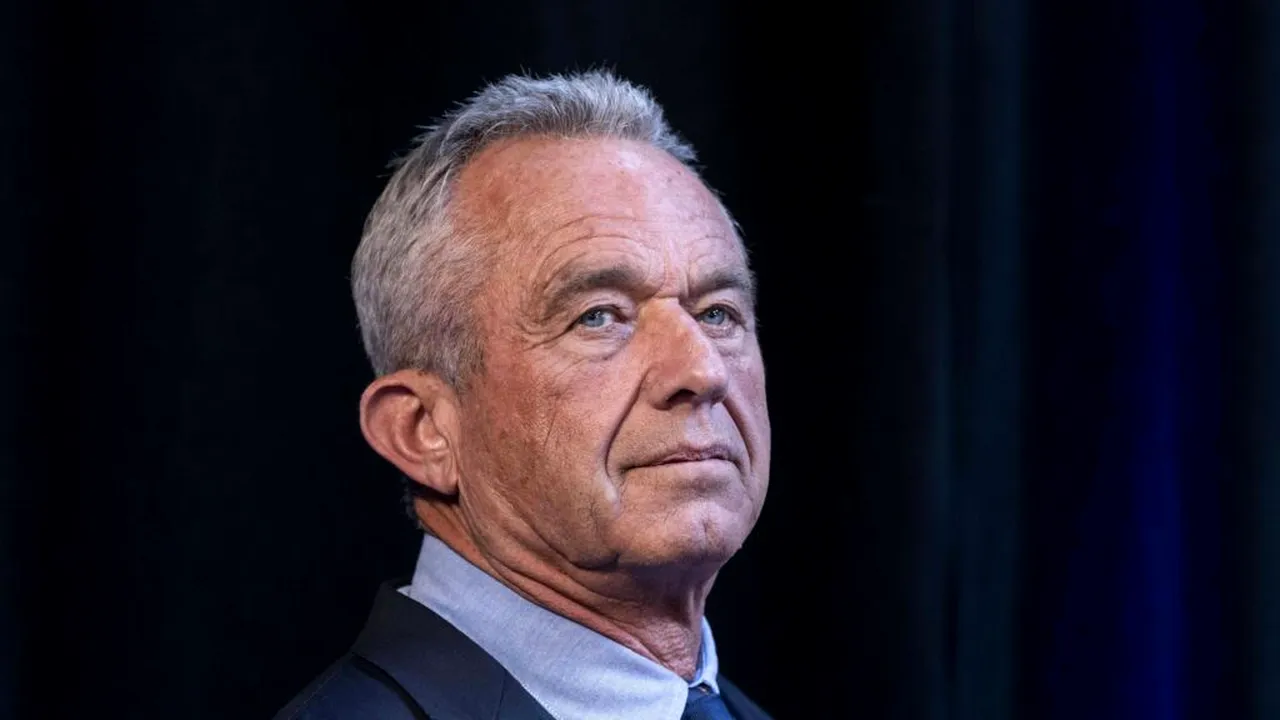 Secretarul Sănătăţii, antivaccinistul Robert Kennedy Jr, i-a îndemnat pe americani să se vaccineze