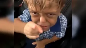 „Dă-mi o frânghie, vreau să mă sinucid!” Oamenii din întreaga lume au sărit în ajutorul copilului de 9 ani hărţuit la şcoală | VIDEO