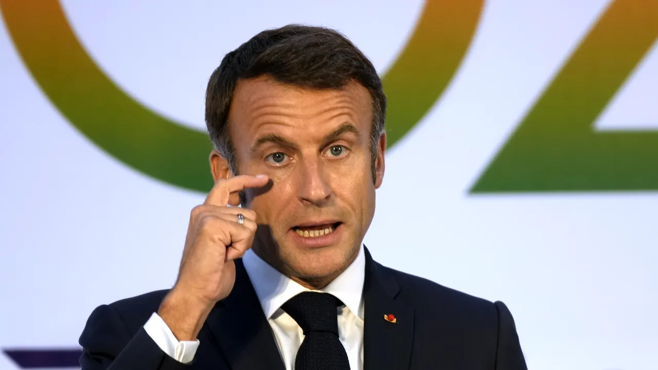 Macron: Dreptul la avort va intra în Constituţia franceză din 2024