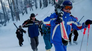 Pârtiile din Poiana Braşov şi Predeal, pline de turişti (Video)