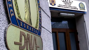 Arhitectul șef, administratorul public și adjunctul Poliției Locale Sector 5, reținuți