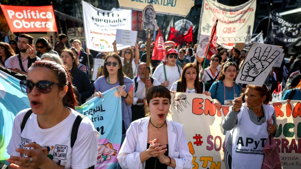 Argentinienii protestează pentru creșterea finanțării educației și asistenței medicale