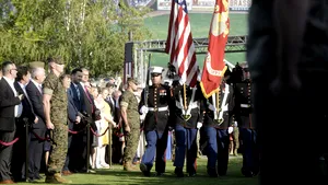 GALERIE FOTO | REPORTAJ Ziua Independenţei SUA, sărbătorită la Bucureşti: Baseball şi burgeri asezonaţi cu discursuri pragmatice