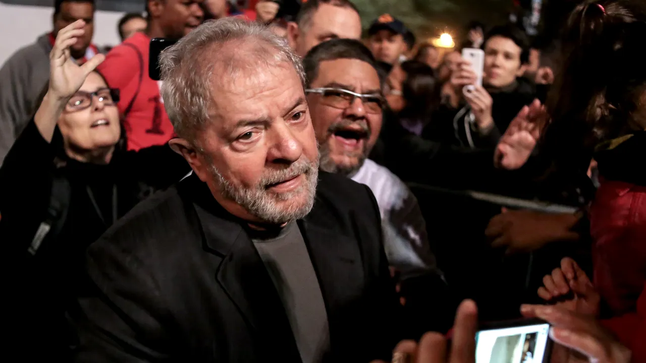 Fostul preşedinte brazilian Luiz Inacio Lula da Silva se va preda poliţiei, după ce a fost condamnat la 12 ani de închisoare pentru corupţie