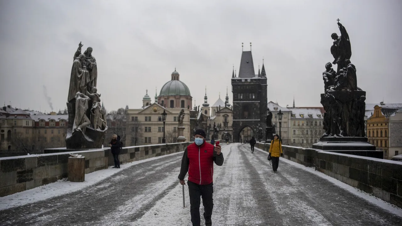 Mai puţine restricţii în Cehia, după ce numărul cazurilor de COVID-19 a scăzut