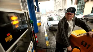 Patru din cinci clienţi se declară nemulţumiţi de serviciile oferite de benzinăriile din Bucureşti
