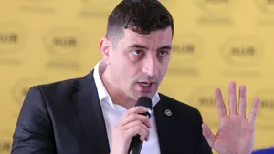 George Simion a urcat în avionul care duce parlamentarii în Republica Moldova, deşi are interdicţie