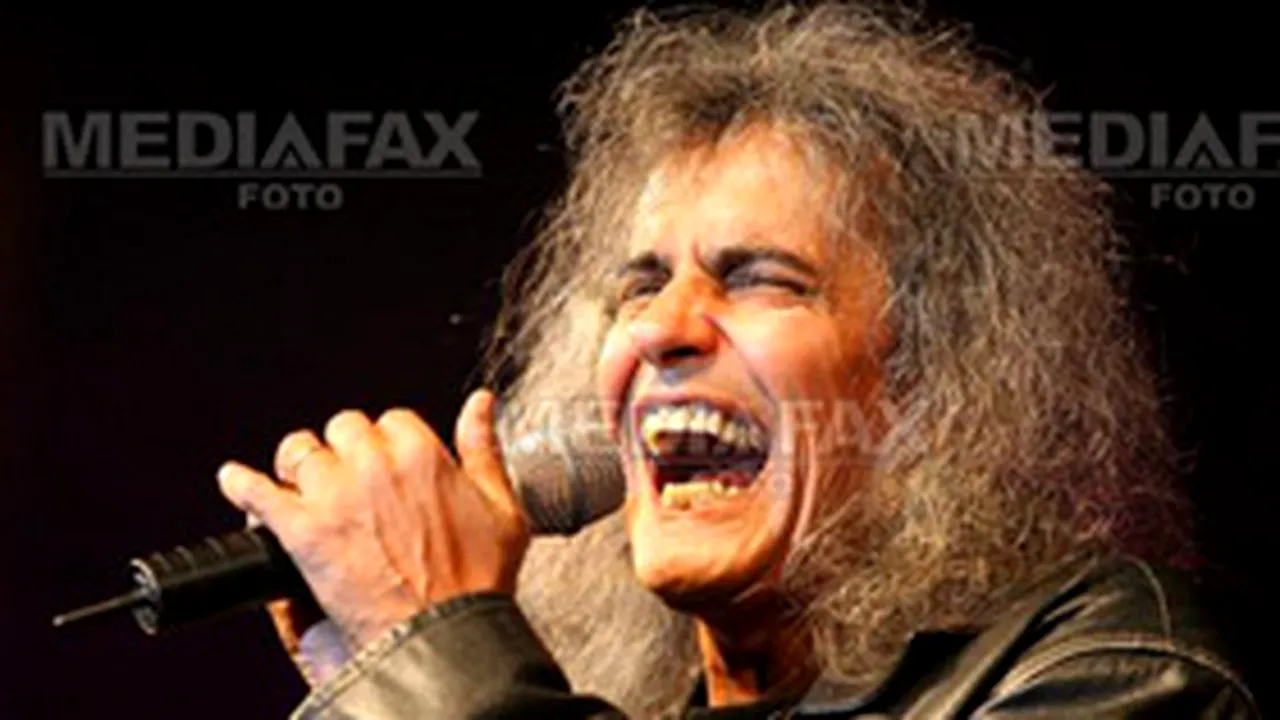 Iris cântă în deschiderea concertului Rolling Stones