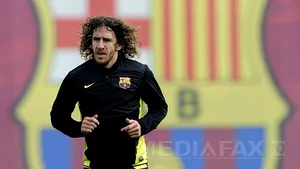 Carles Puyol va prezenta trofeul Cupei Mondiale la finala competiţiei din Brazilia
