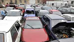 Programul pentru casarea maşinilor uzate se amână pentru luna noiembrie