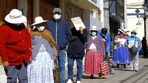 STUDIU. Distanţarea socială de 2 metri, insuficientă. Experţii care contrazic recomandările oficiale 