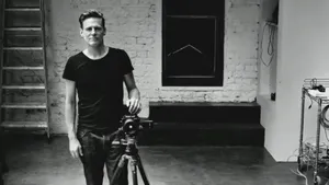 Bryan Adams anunţă un nou „proiect incitant”. Cântăreţul va face fotografiile din Calendarul Pirelli 2022